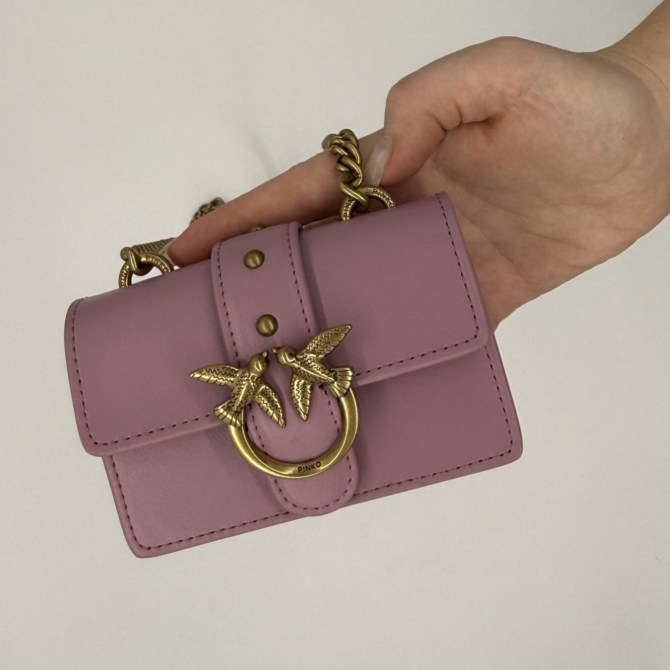 FullSizeRender 88 Pinko MIKRO torbica - Roze (Iris) - Slika 1